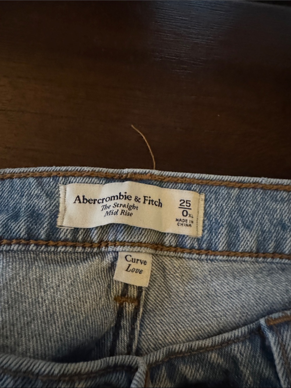 Abercrombie curve love mid rise 90’s straight jeans 25 xlong - Picture 2 of 3